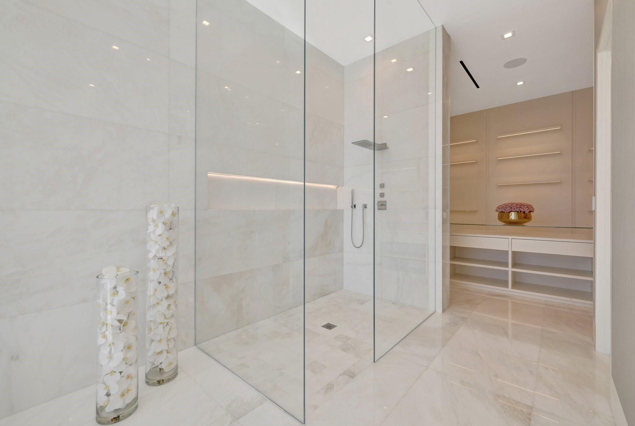 2560 Del Lago Dr Fort Lauderdale, FL 33316