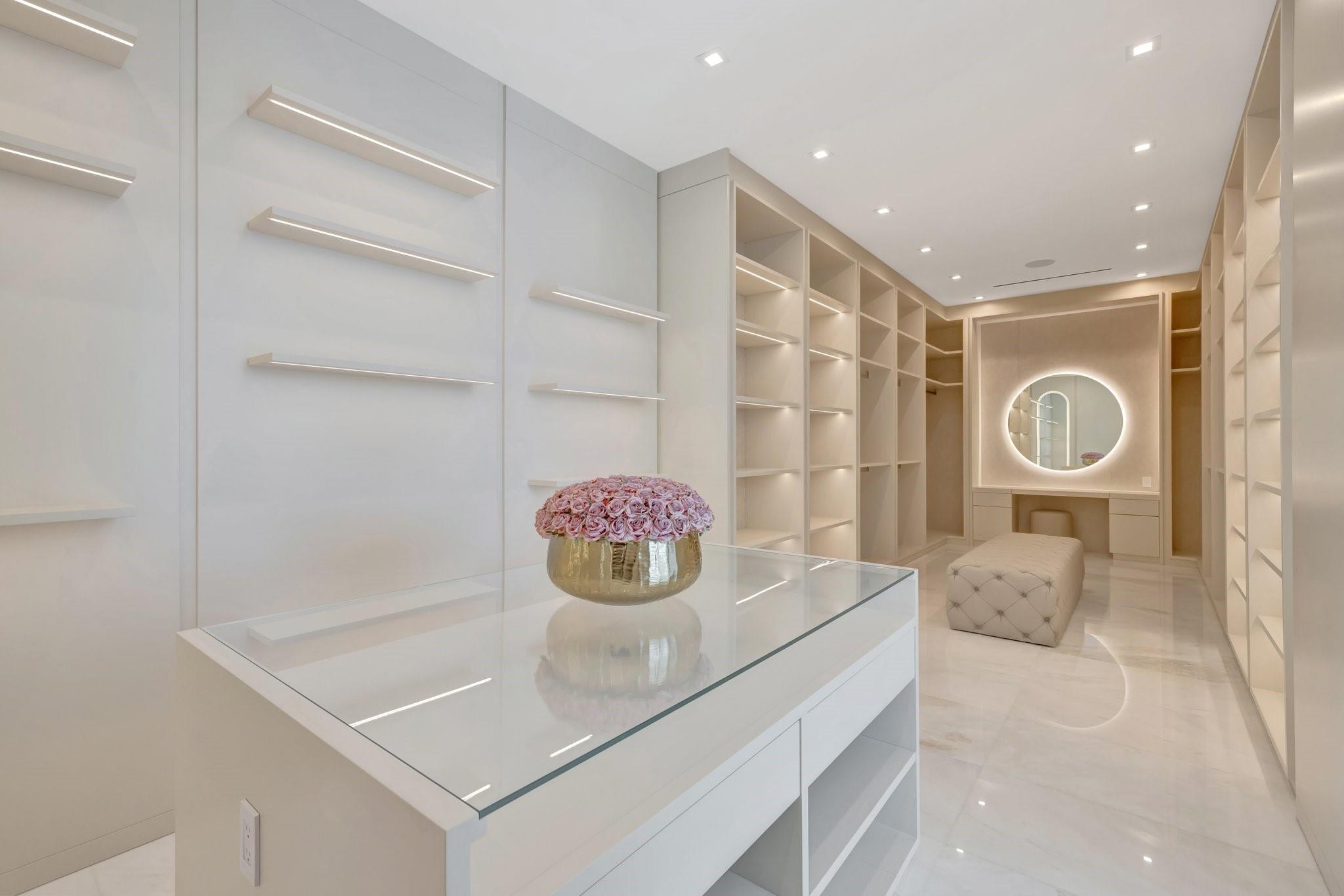 2560 Del Lago Dr Fort Lauderdale, FL 33316