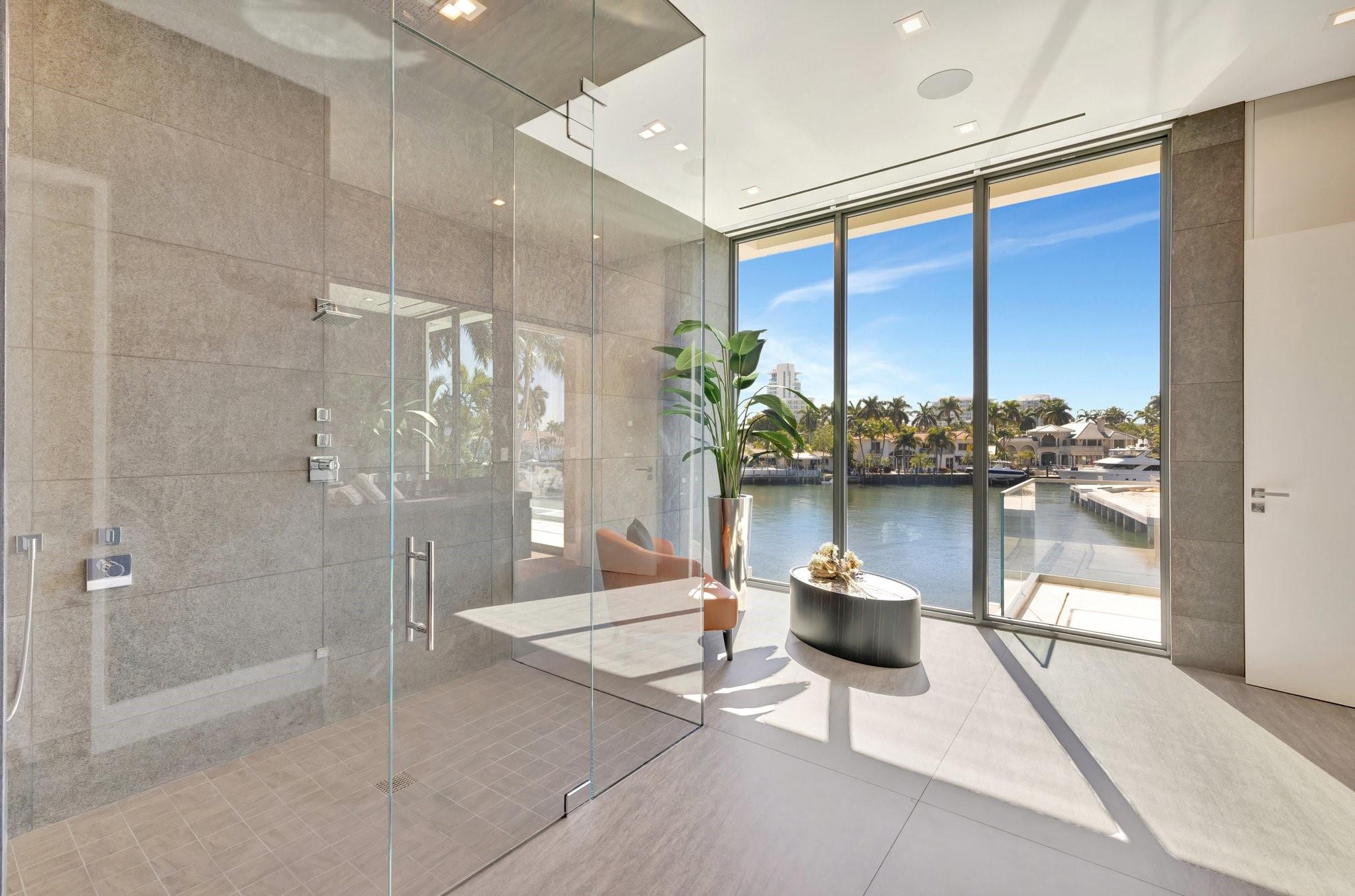 2560 Del Lago Dr Fort Lauderdale, FL 33316