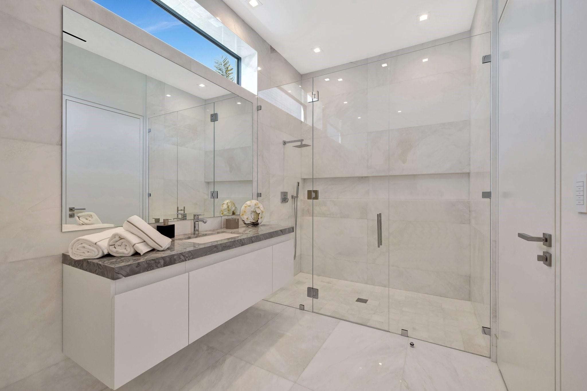 2560 Del Lago Dr Fort Lauderdale, FL 33316