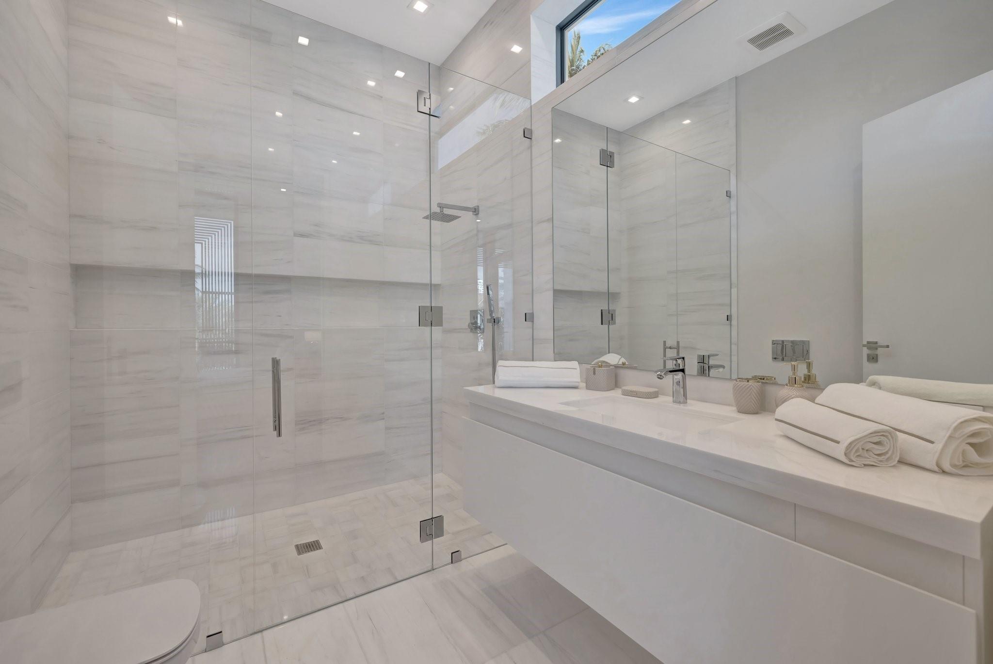 2560 Del Lago Dr Fort Lauderdale, FL 33316