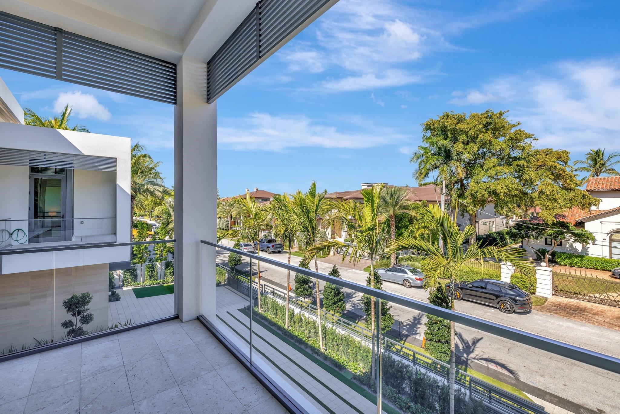 2560 Del Lago Dr Fort Lauderdale, FL 33316