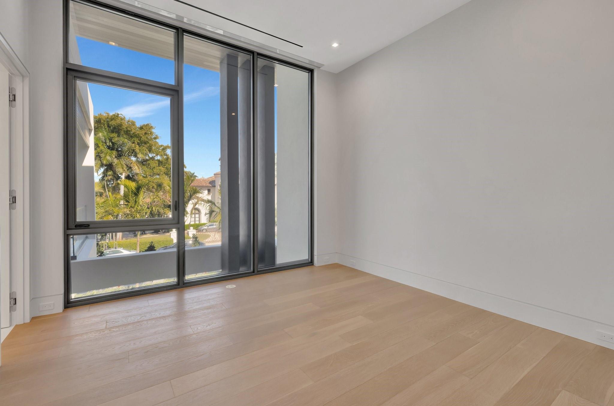 2560 Del Lago Dr Fort Lauderdale, FL 33316