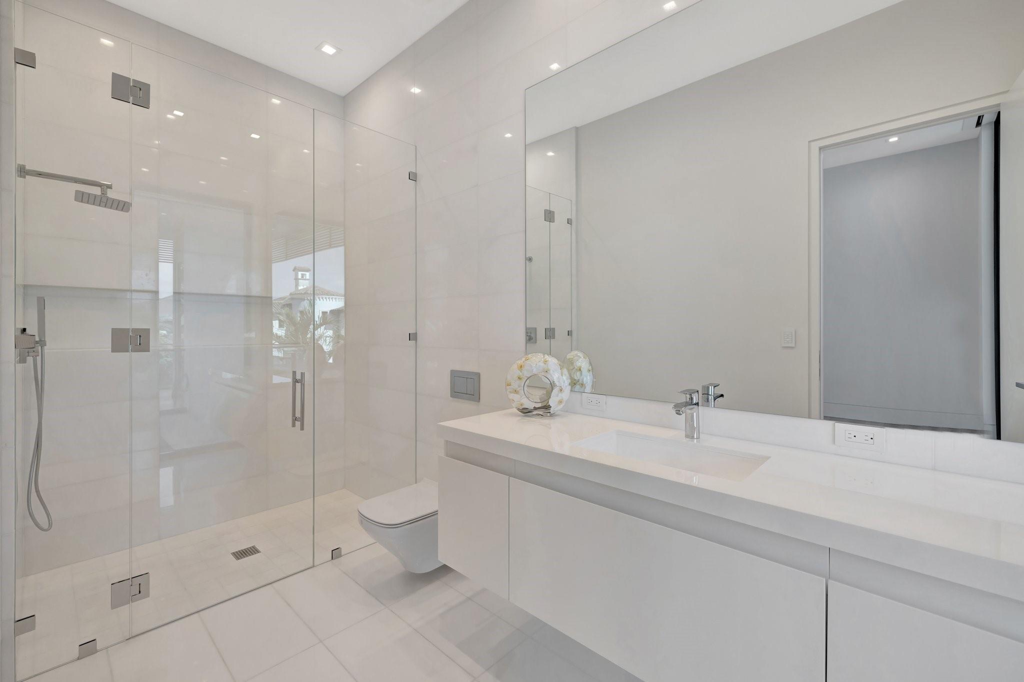 2560 Del Lago Dr Fort Lauderdale, FL 33316