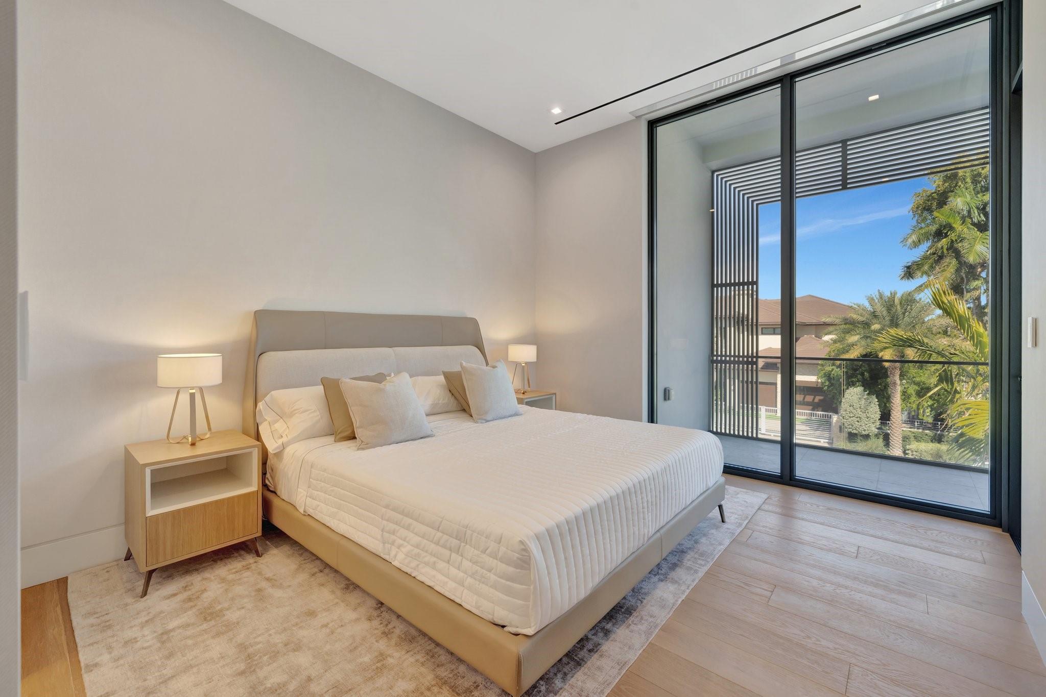 2560 Del Lago Dr Fort Lauderdale, FL 33316