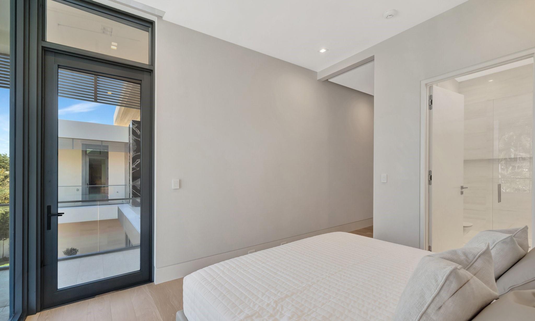 2560 Del Lago Dr Fort Lauderdale, FL 33316