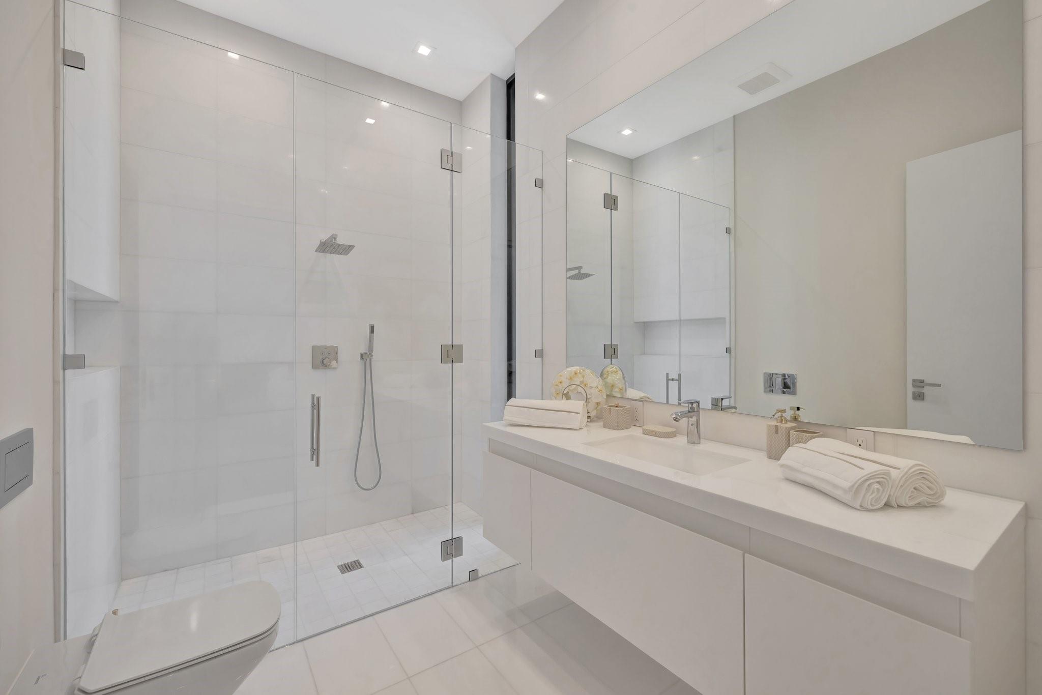 2560 Del Lago Dr Fort Lauderdale, FL 33316