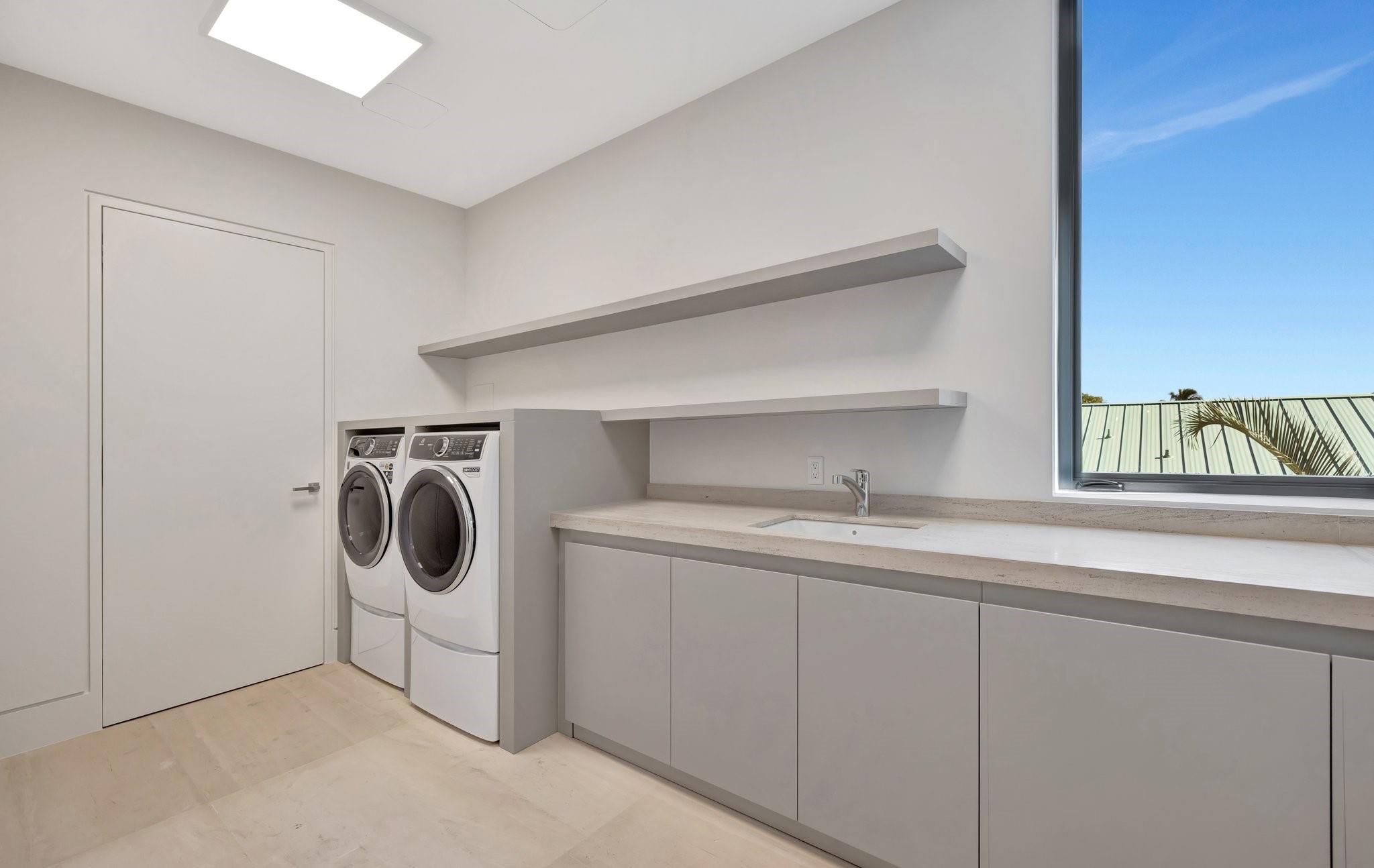 2560 Del Lago Dr Fort Lauderdale, FL 33316