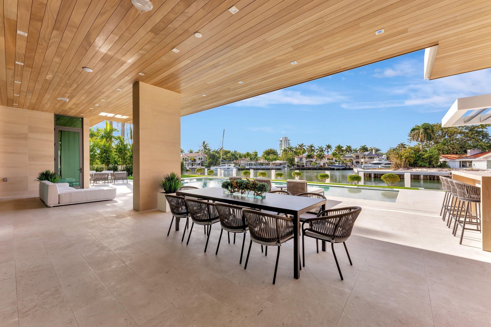 2560 Del Lago Dr Fort Lauderdale, FL 33316