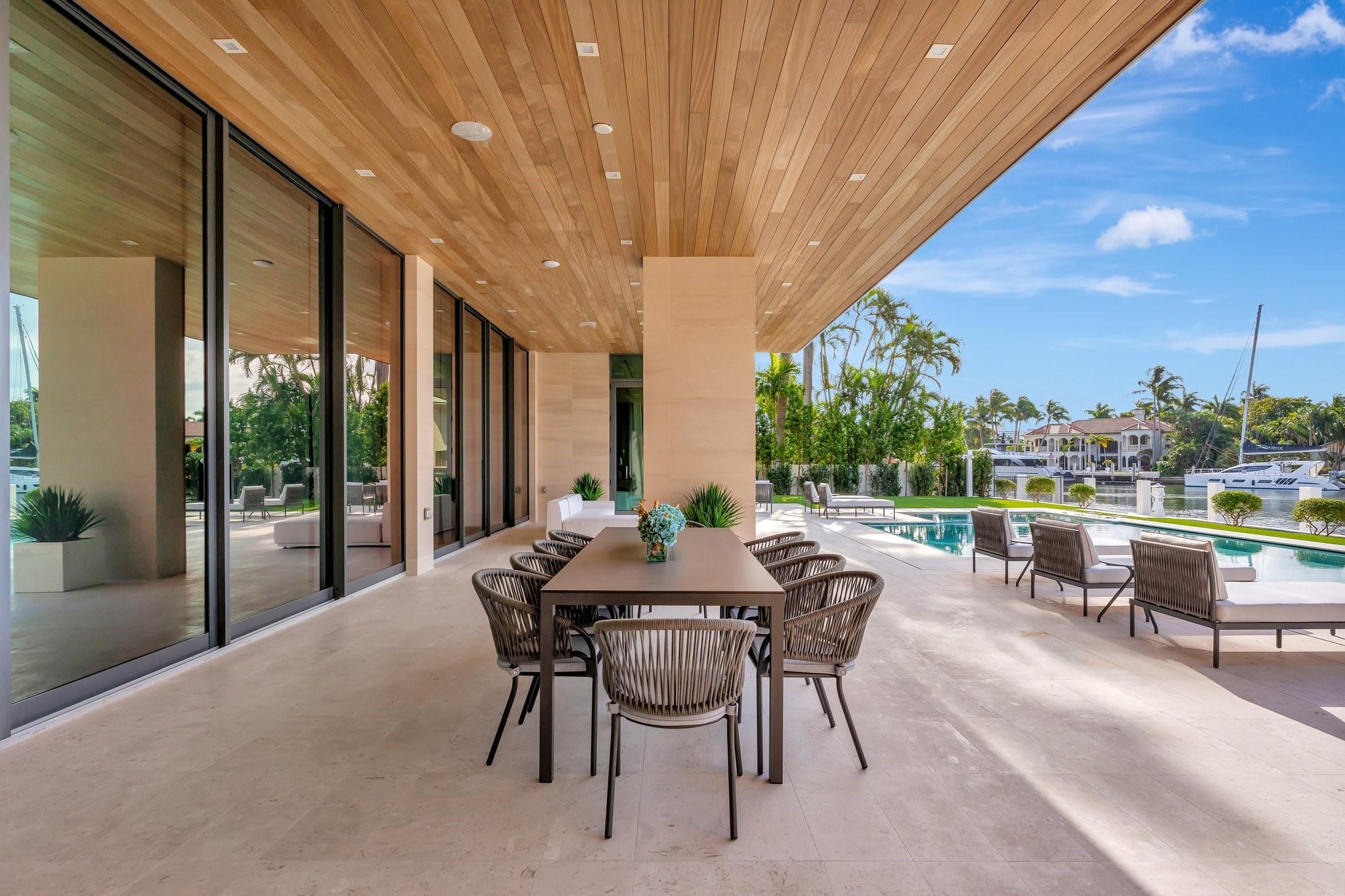 2560 Del Lago Dr Fort Lauderdale, FL 33316