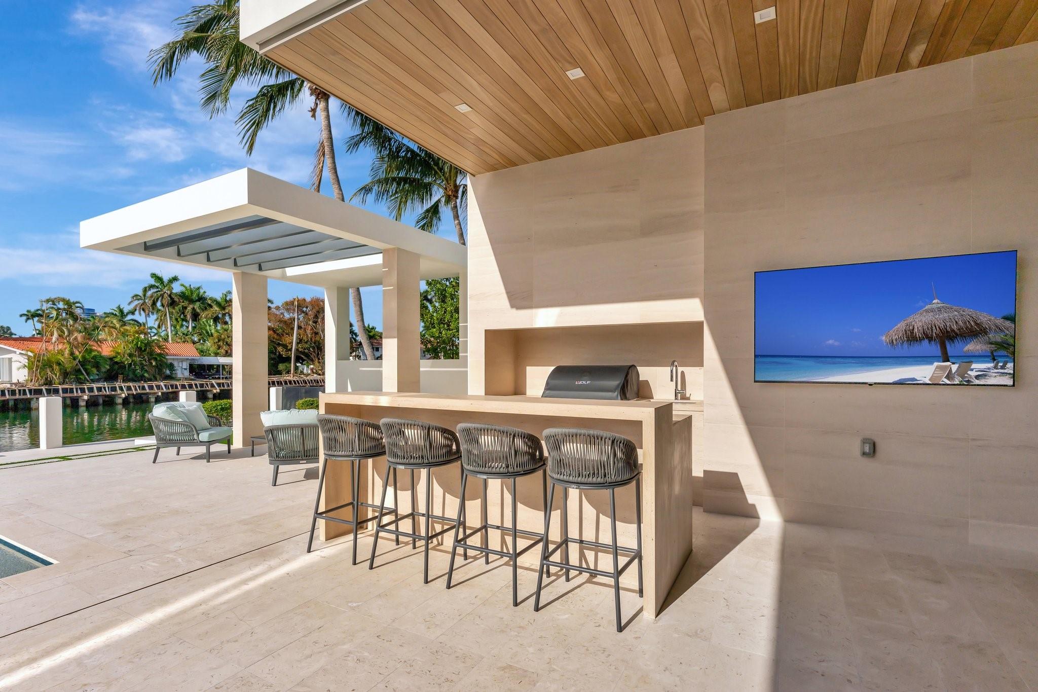 2560 Del Lago Dr Fort Lauderdale, FL 33316