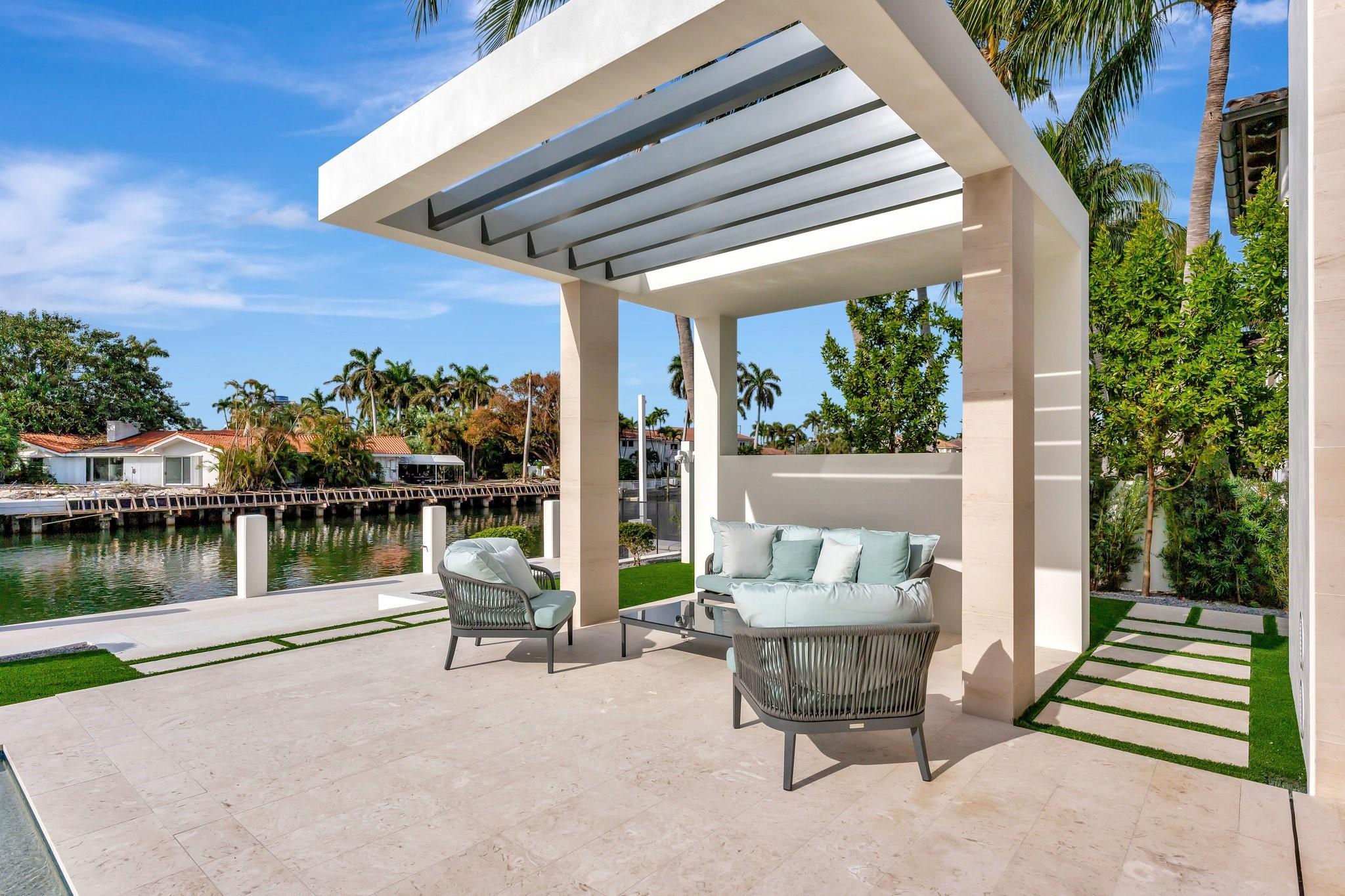 2560 Del Lago Dr Fort Lauderdale, FL 33316