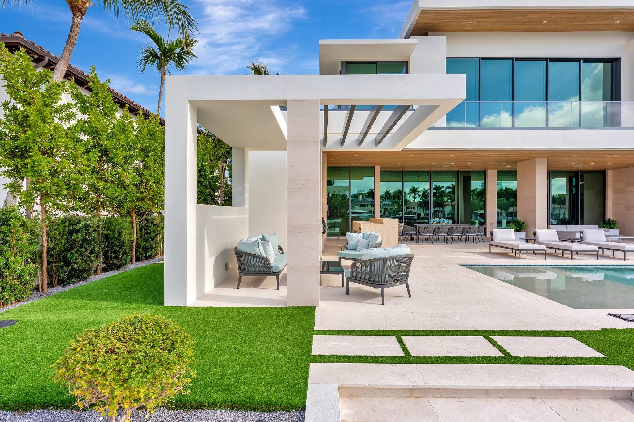 2560 Del Lago Dr Fort Lauderdale, FL 33316