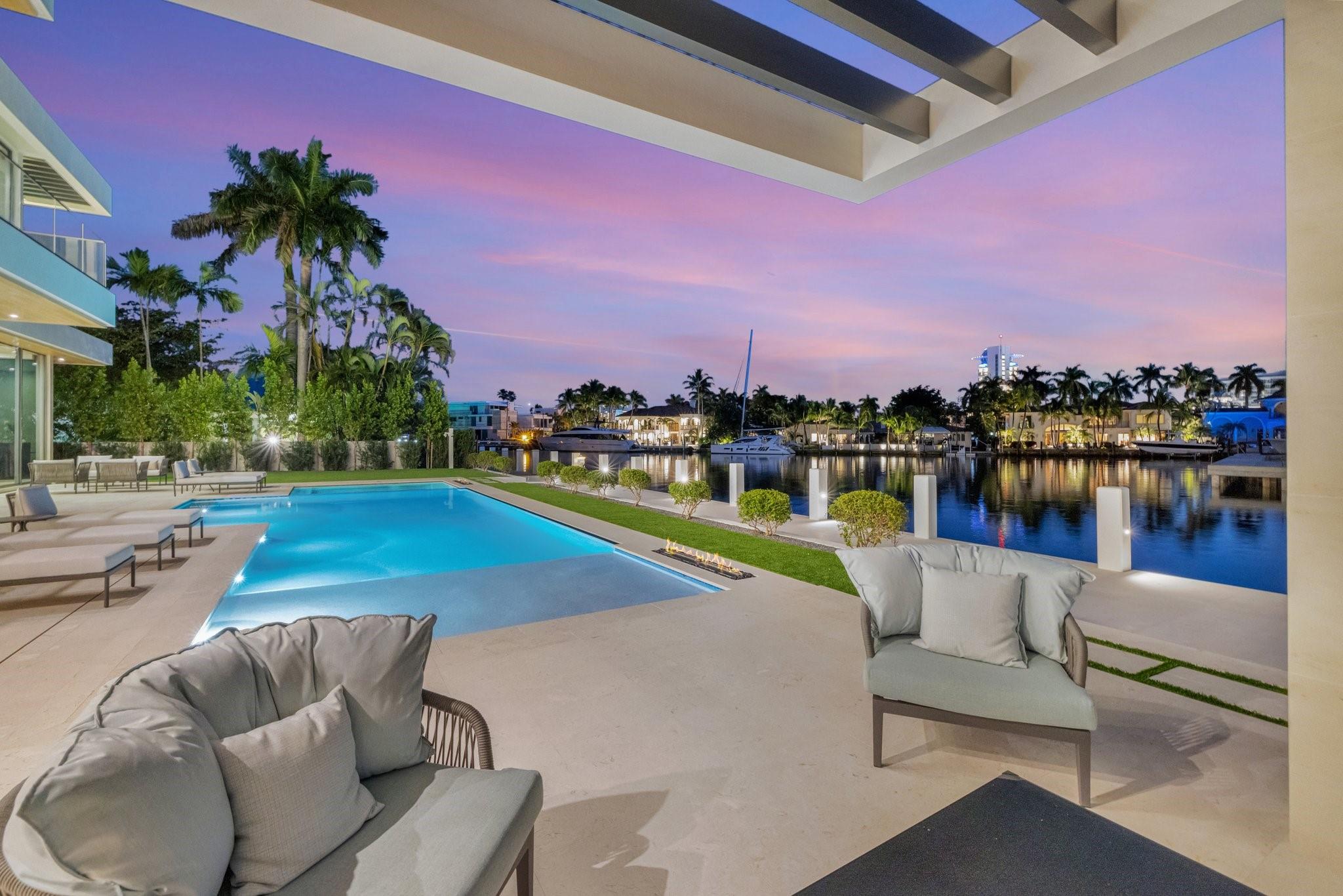 2560 Del Lago Dr Fort Lauderdale, FL 33316