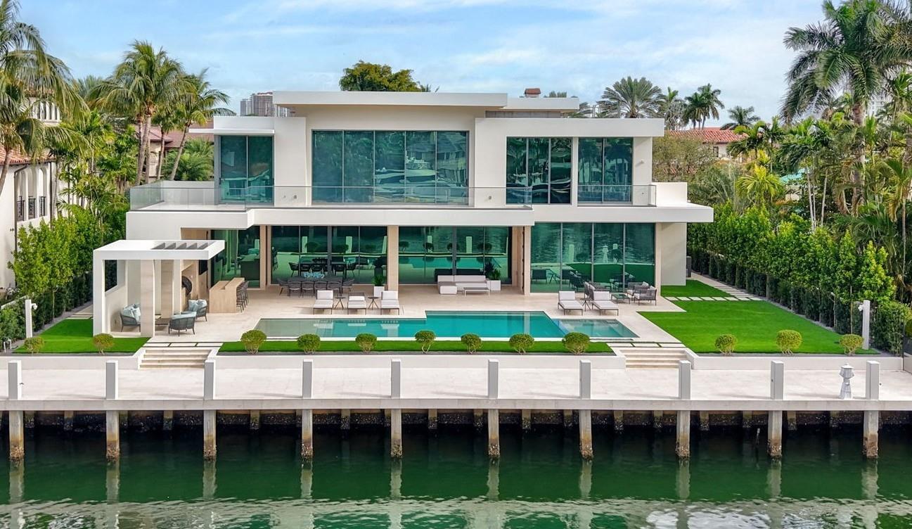 2560 Del Lago Dr Fort Lauderdale, FL 33316