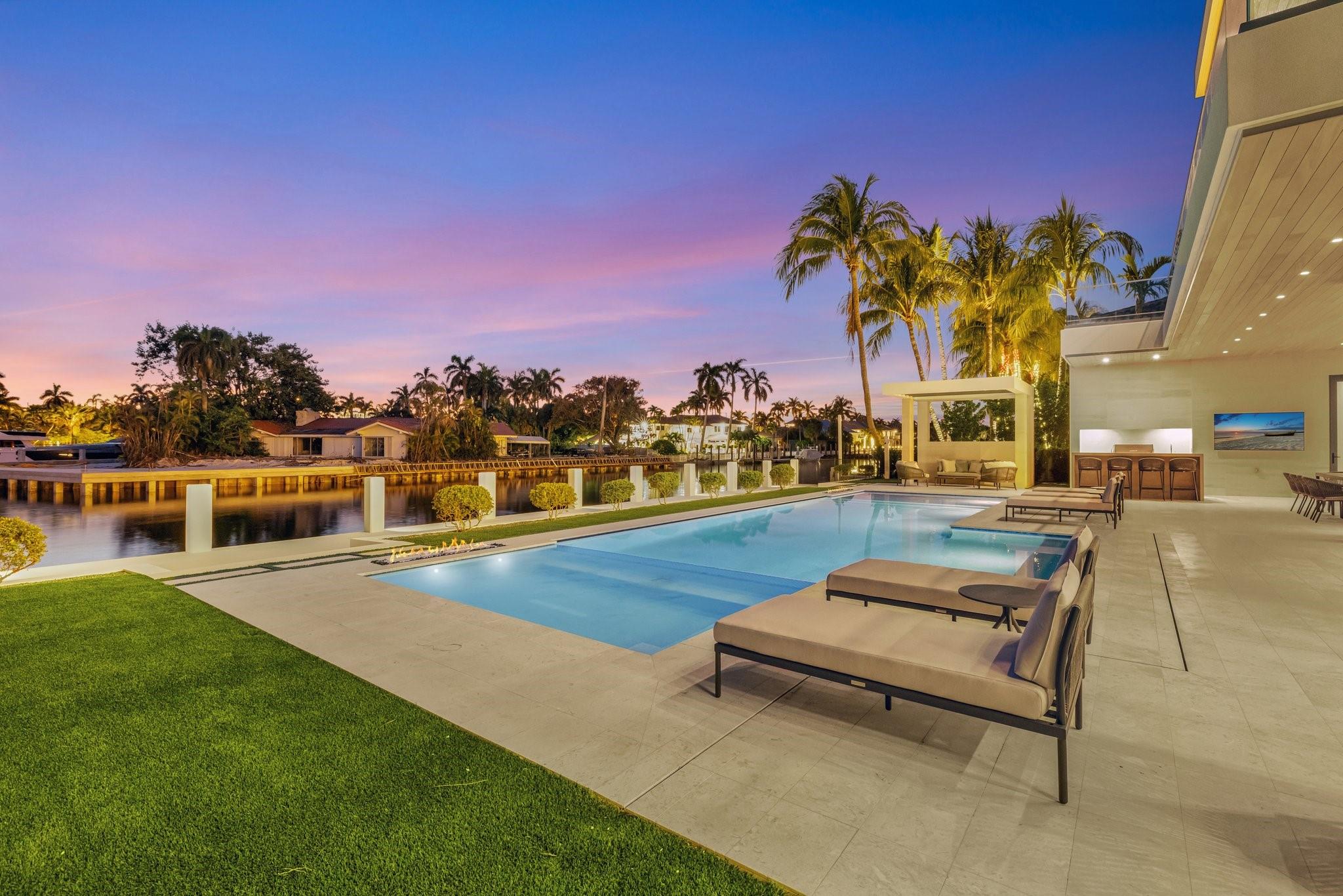 2560 Del Lago Dr Fort Lauderdale, FL 33316