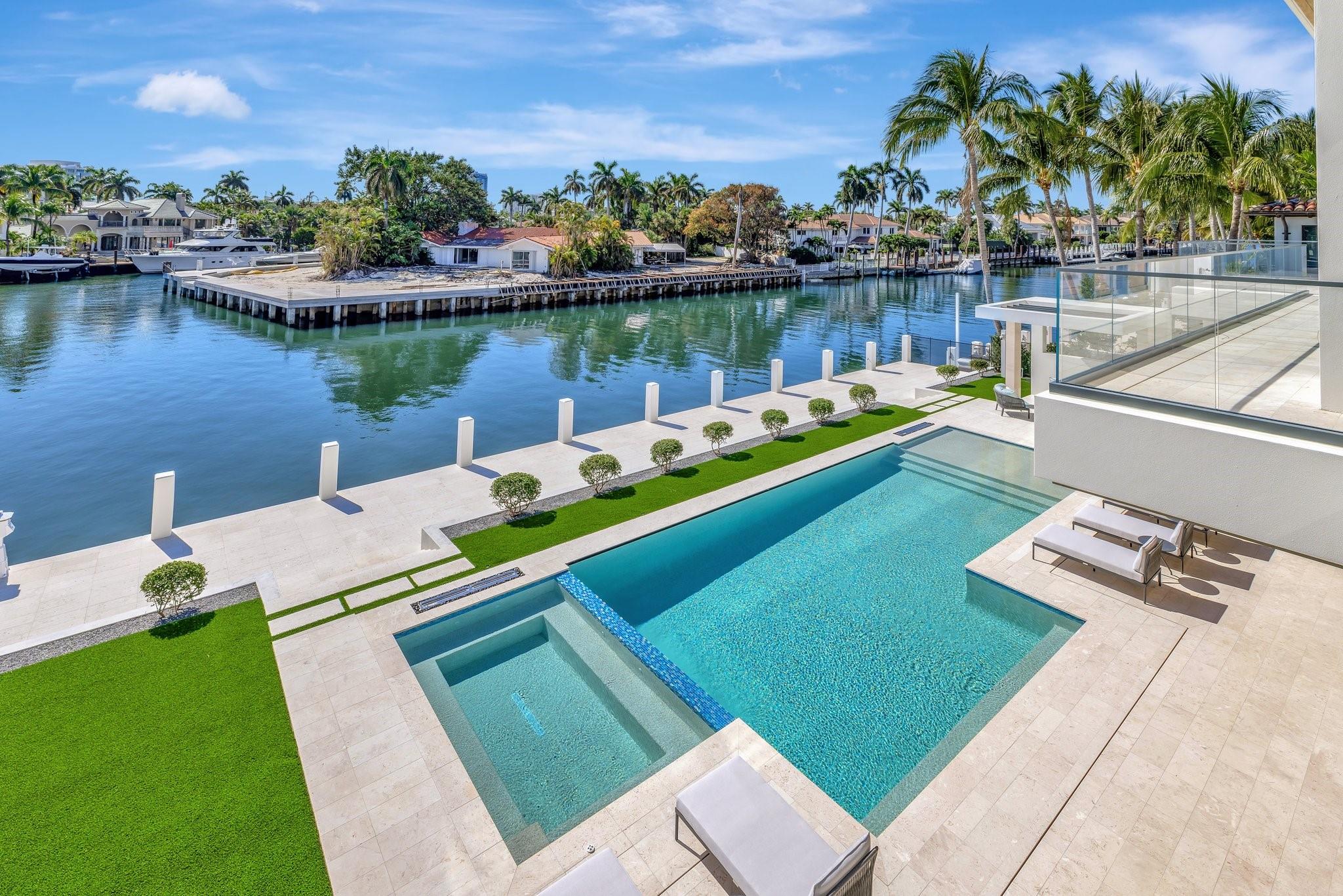 2560 Del Lago Dr Fort Lauderdale, FL 33316