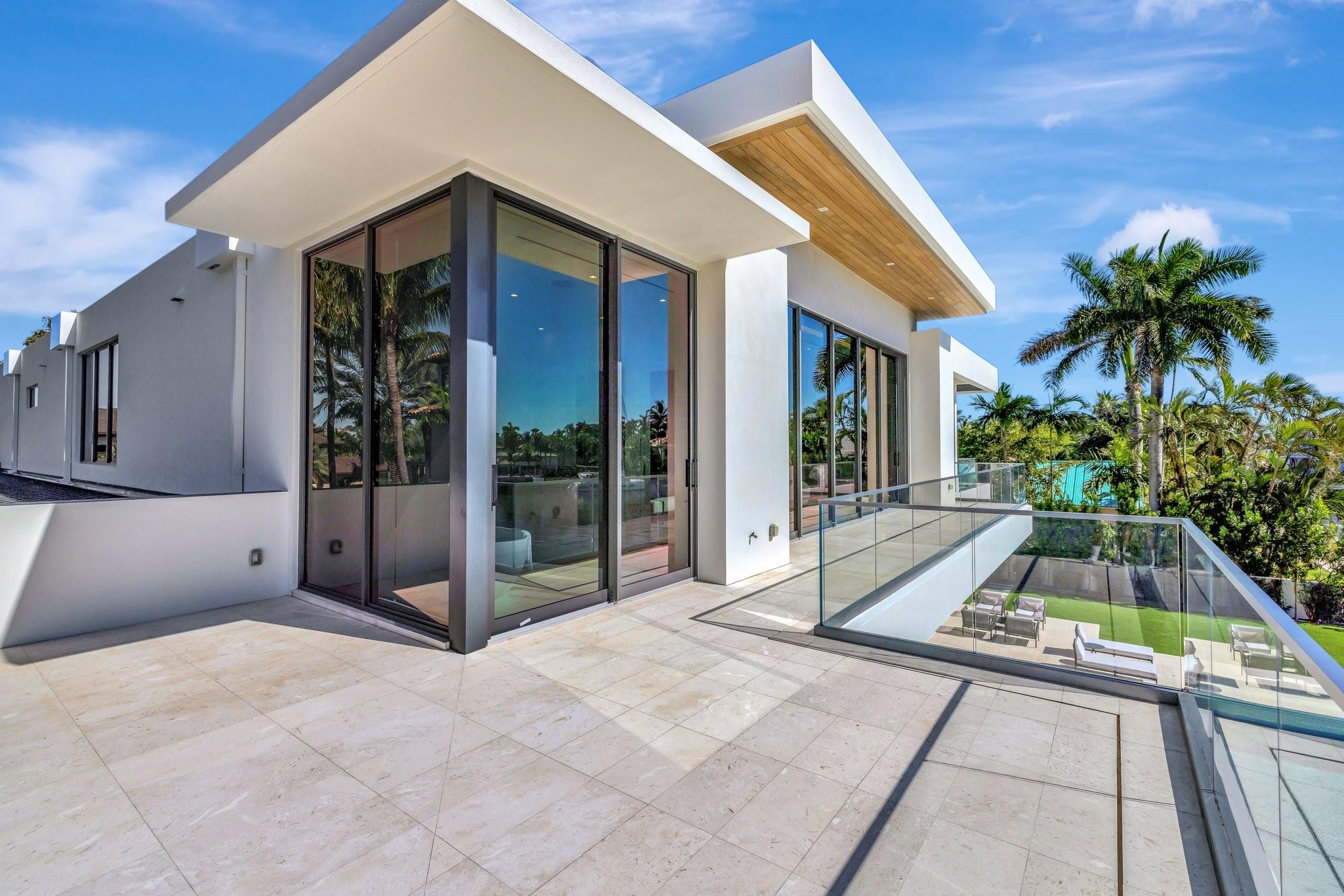 2560 Del Lago Dr Fort Lauderdale, FL 33316