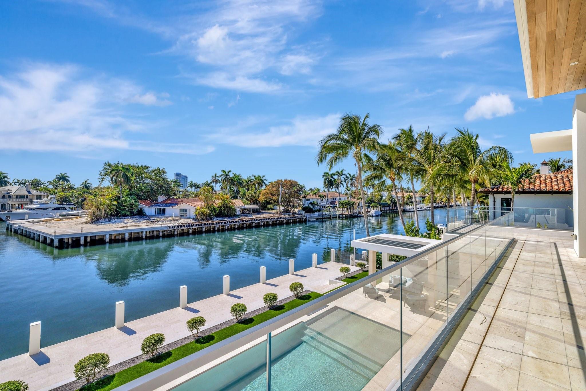 2560 Del Lago Dr Fort Lauderdale, FL 33316