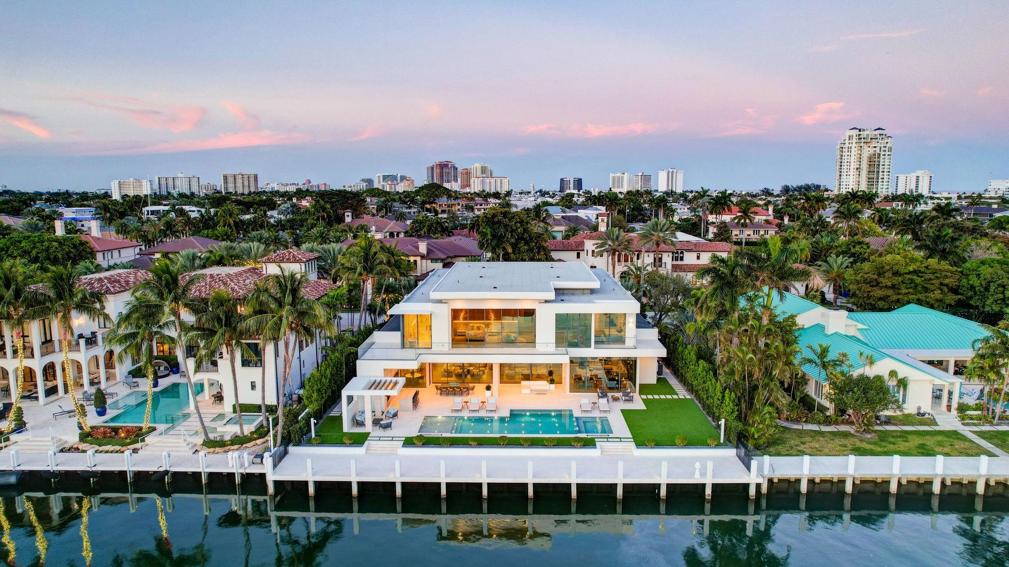 2560 Del Lago Dr Fort Lauderdale, FL 33316