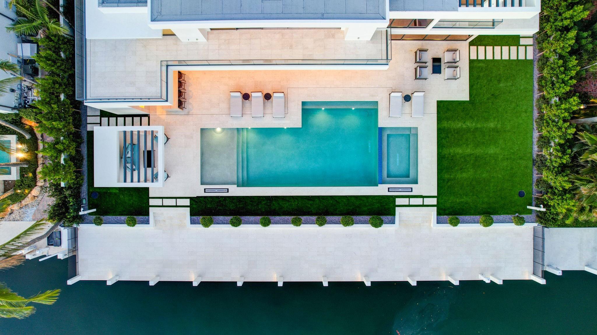 2560 Del Lago Dr Fort Lauderdale, FL 33316