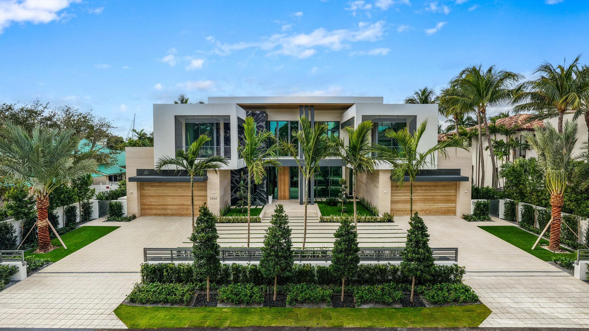 2560 Del Lago Dr Fort Lauderdale, FL 33316