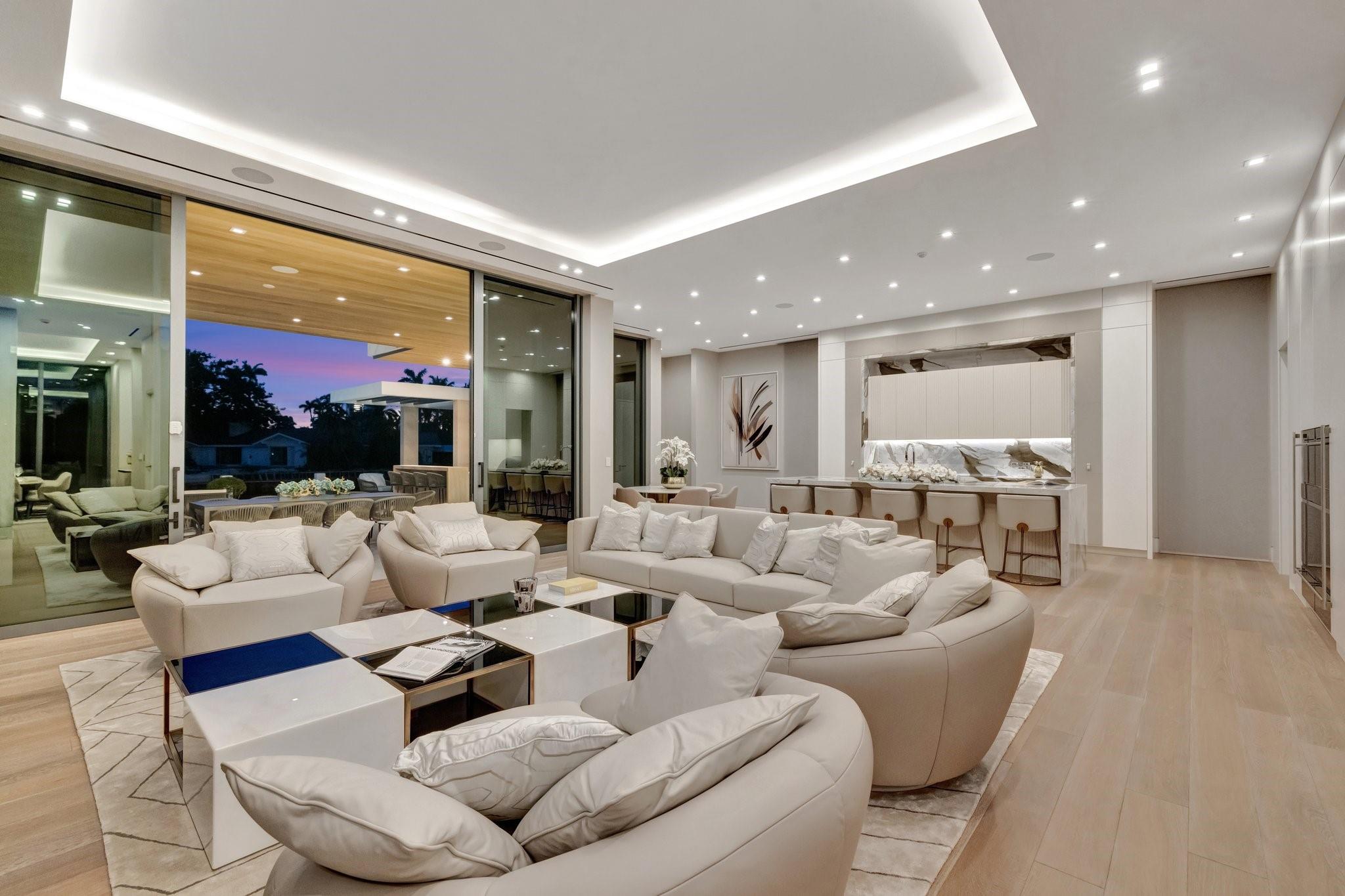 2560 Del Lago Dr Fort Lauderdale, FL 33316