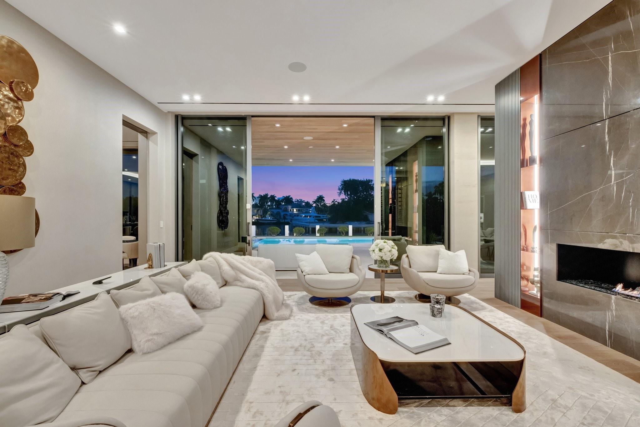 2560 Del Lago Dr Fort Lauderdale, FL 33316