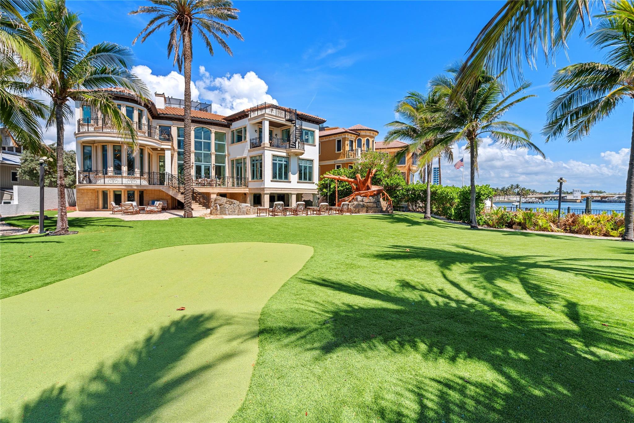 2306 Bay Dr