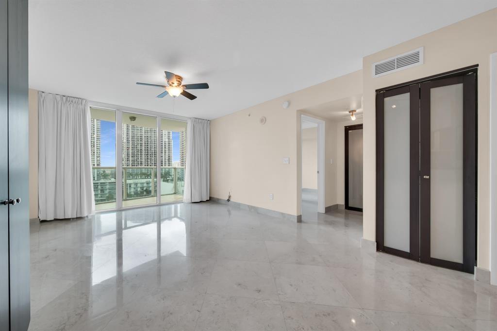 31 SE 5th #1807