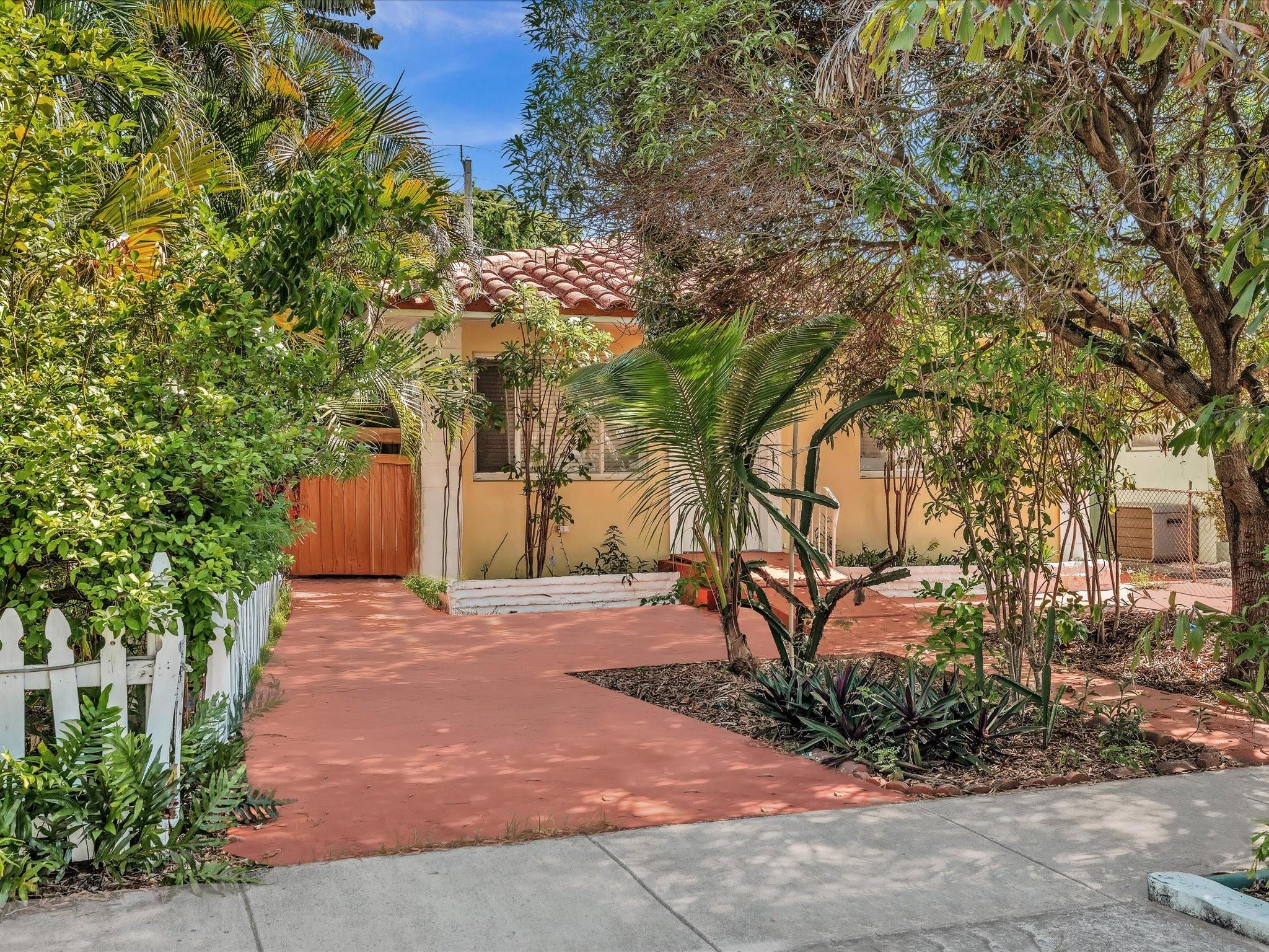 1930 Pierce St