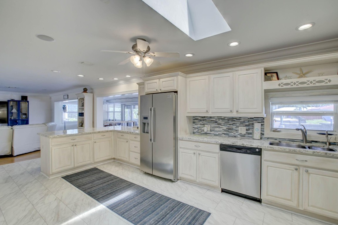 1920 Waters Edge Pompano Beach, FL 33062