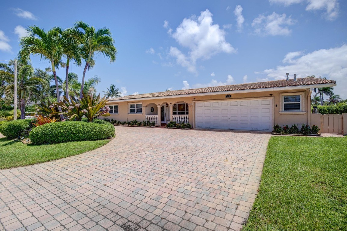 1920 Waters Edge Pompano Beach, FL 33062