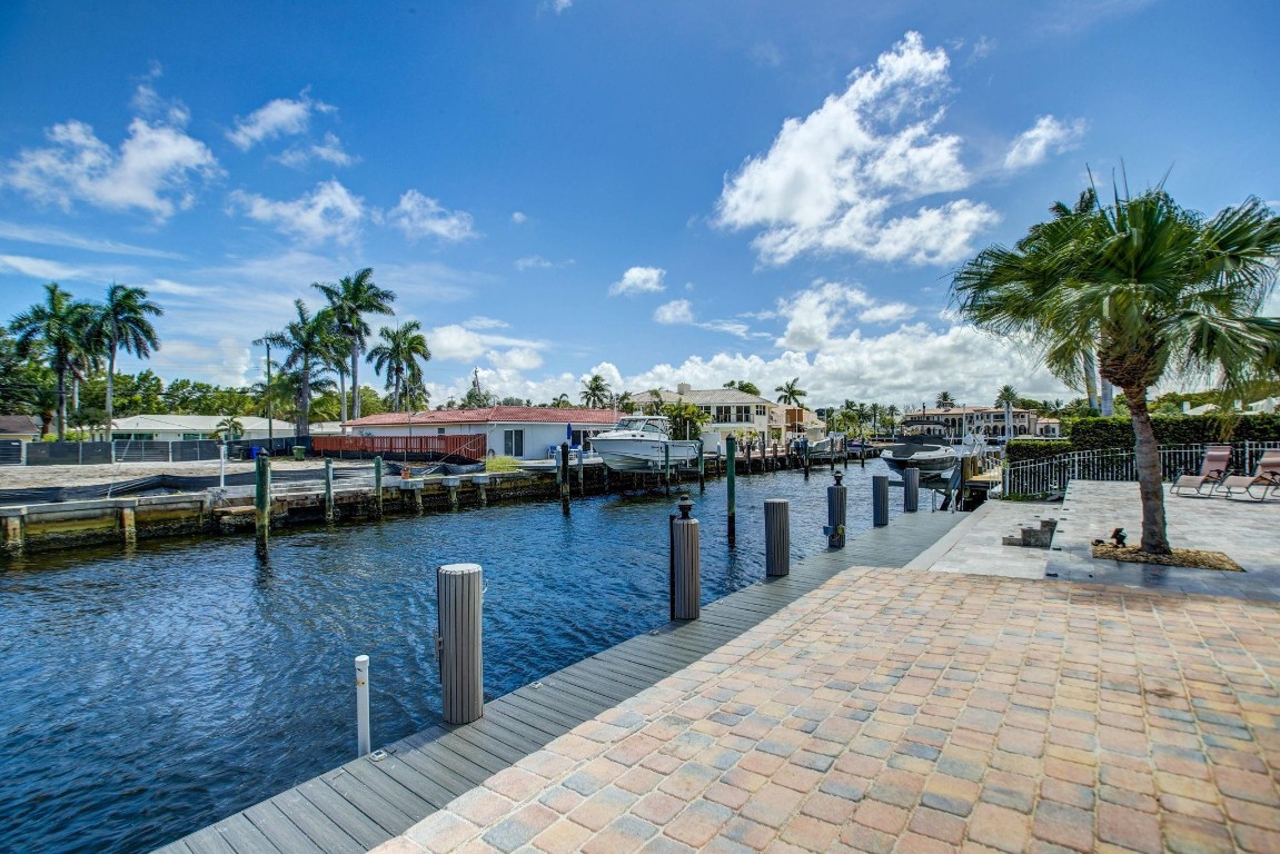 1920 Waters Edge Pompano Beach, FL 33062