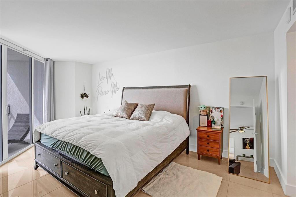 7601 E Treasure #1524 North Bay Village, FL 33141