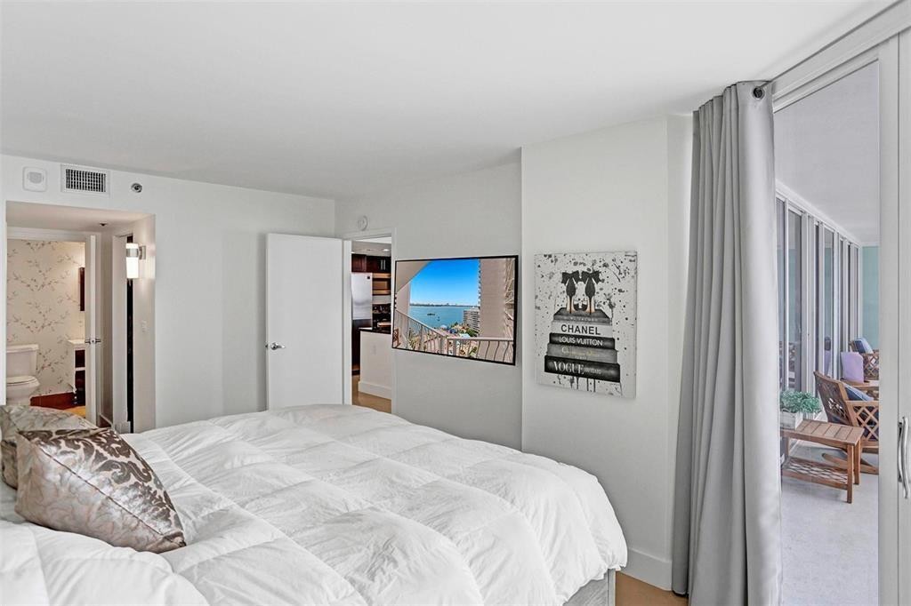 7601 E Treasure #1524 North Bay Village, FL 33141