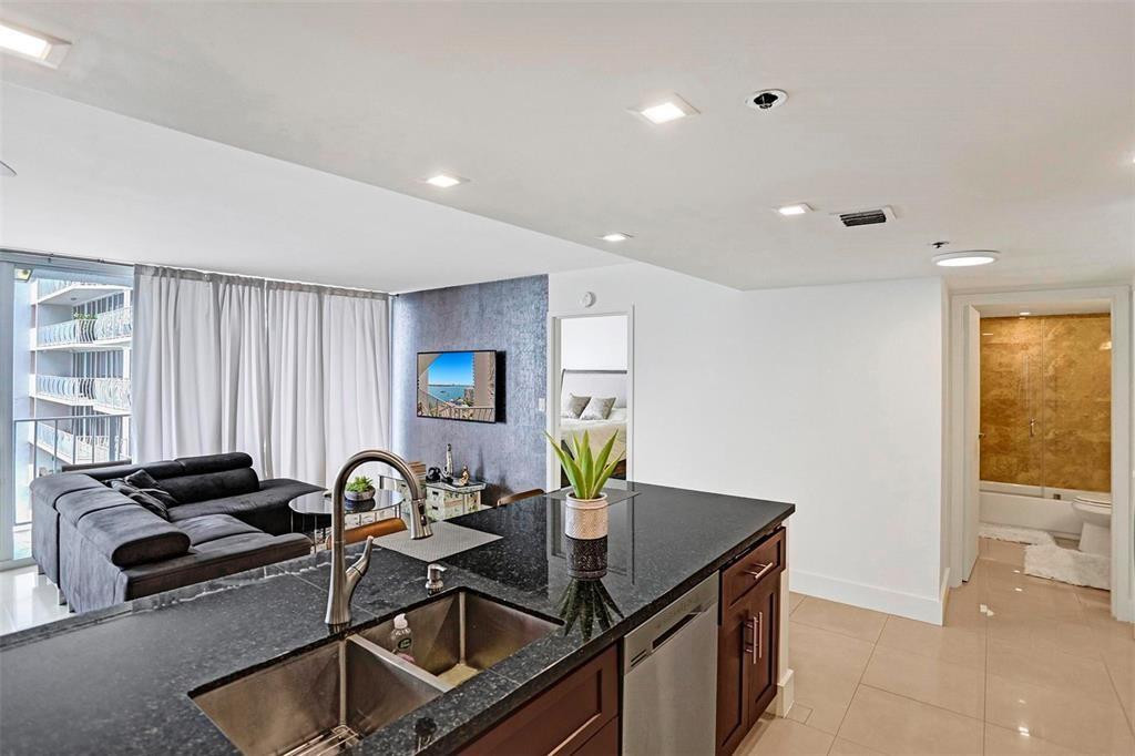 7601 E Treasure #1524 North Bay Village, FL 33141