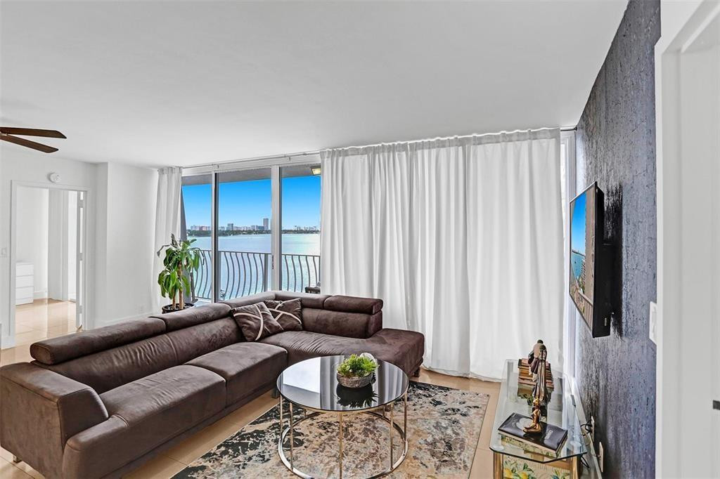 7601 E Treasure #1524 North Bay Village, FL 33141