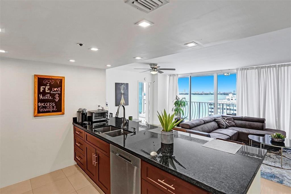 7601 E Treasure #1524 North Bay Village, FL 33141