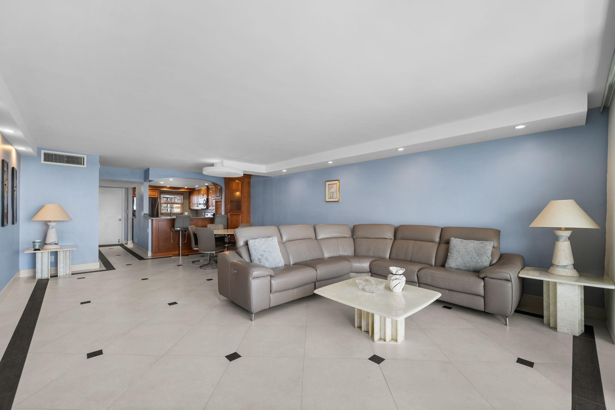 511 Bayshore #904 Fort Lauderdale, FL 33304