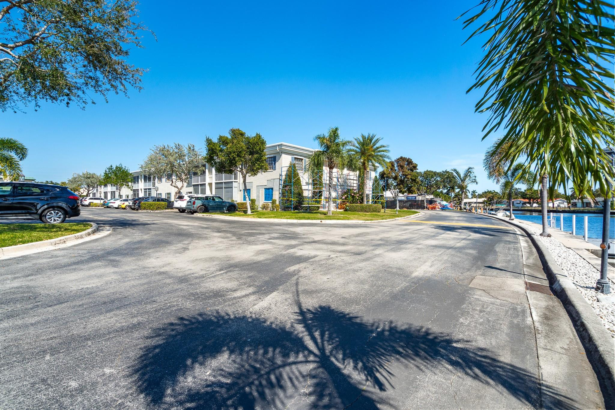 140 Cypress Clb #422