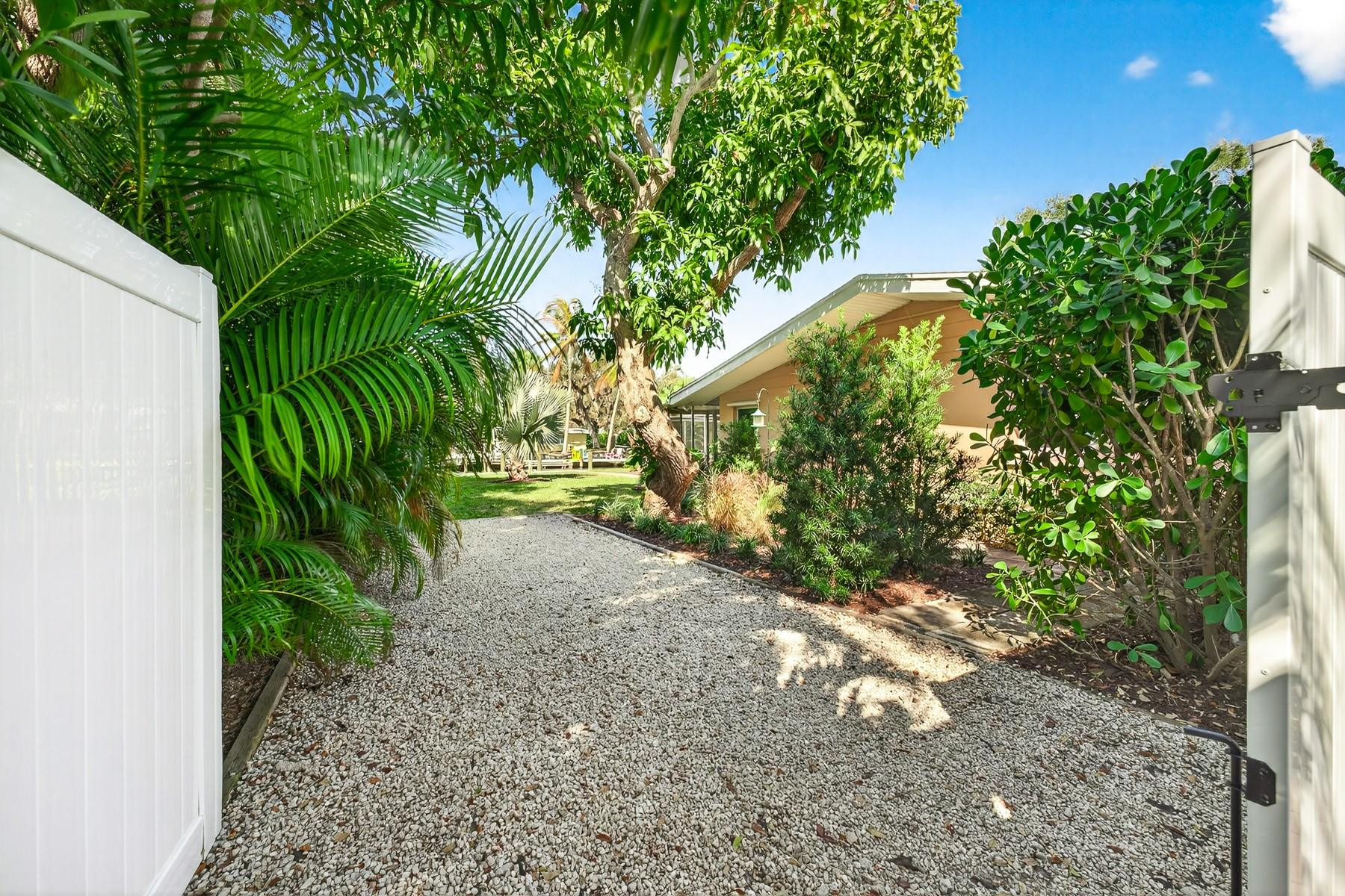 547 E Causeway Vero Beach, FL 32963