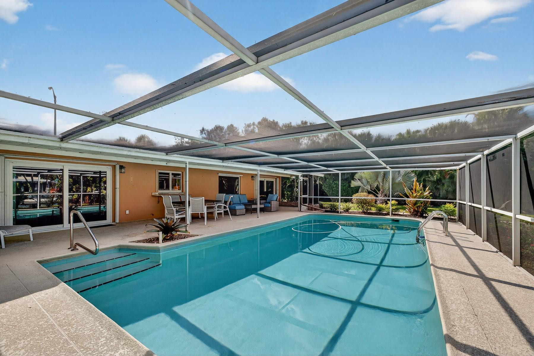 547 E Causeway Vero Beach, FL 32963