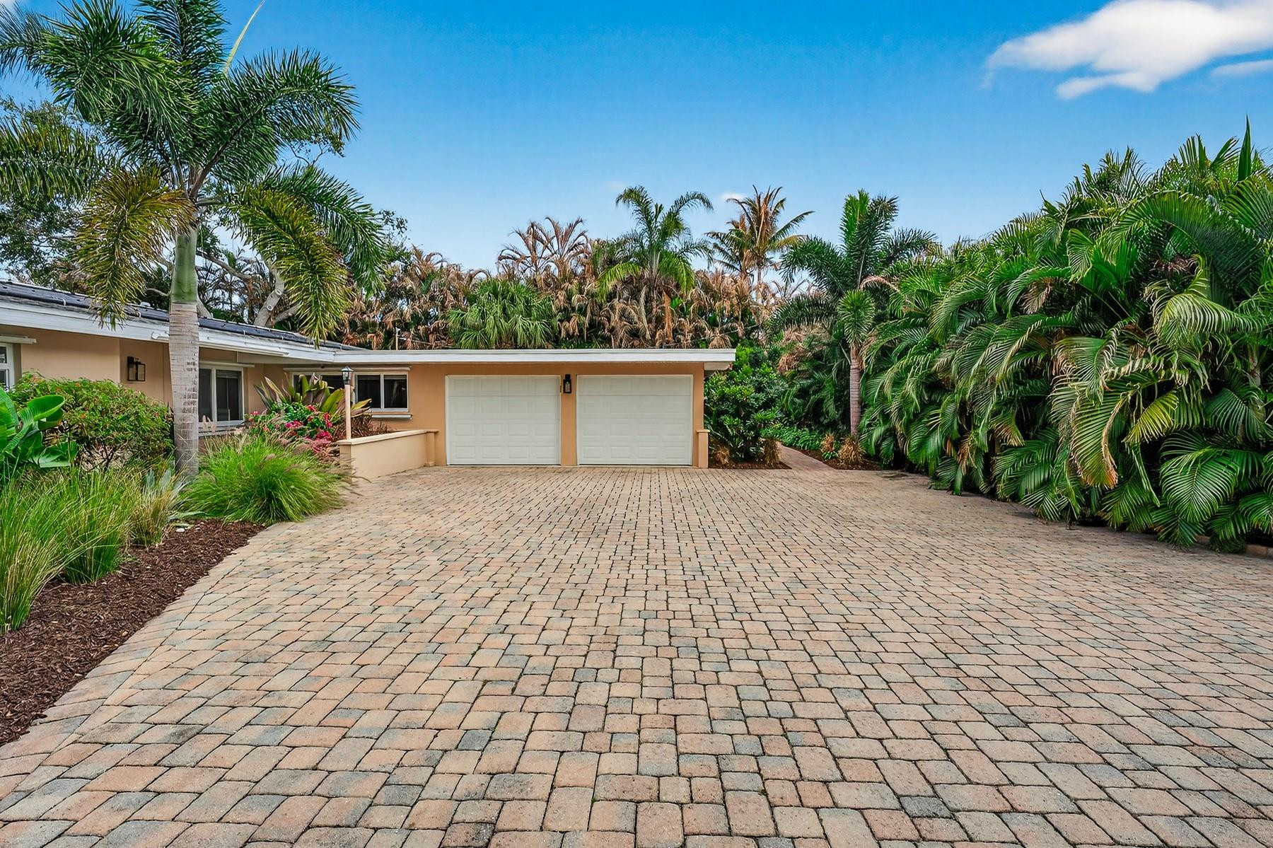 547 E Causeway Vero Beach, FL 32963