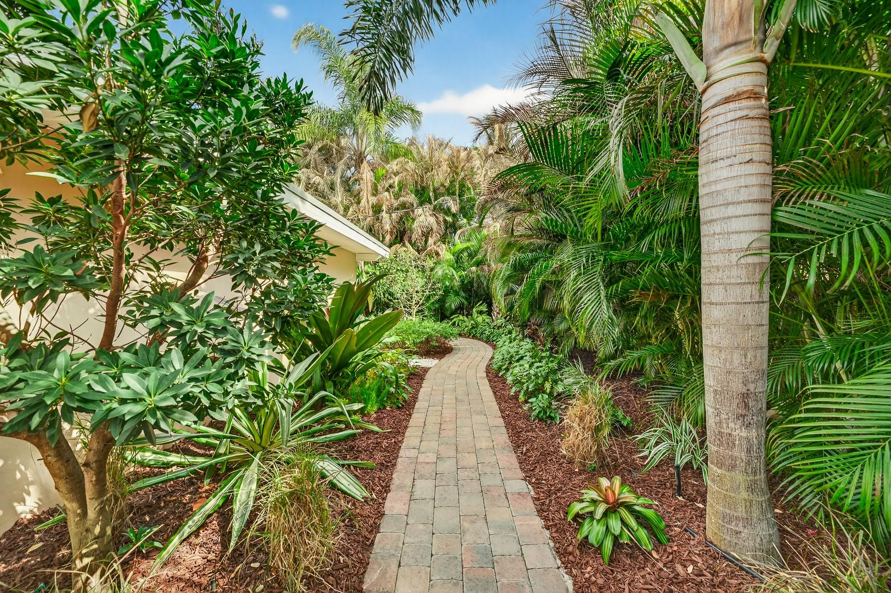 547 E Causeway Vero Beach, FL 32963
