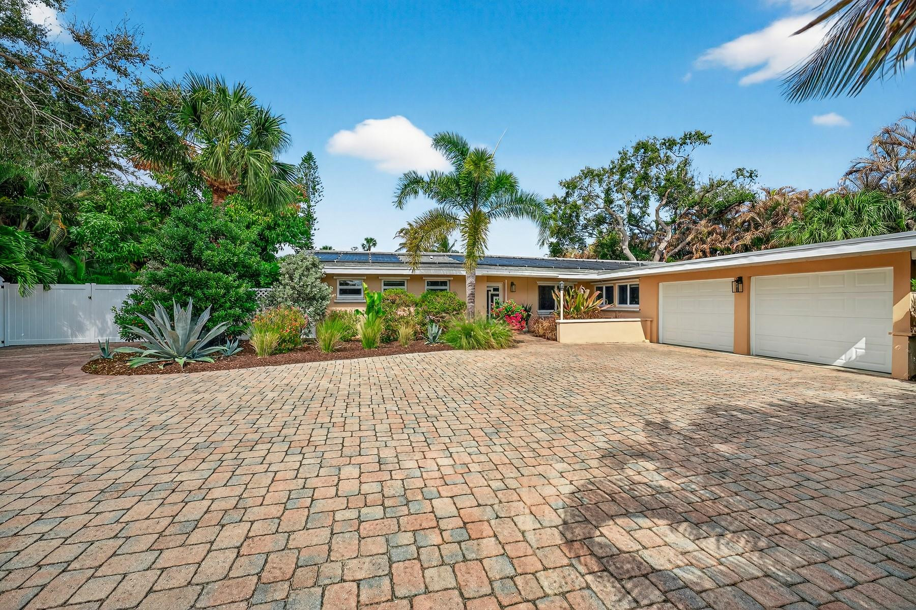 547 E Causeway Vero Beach, FL 32963