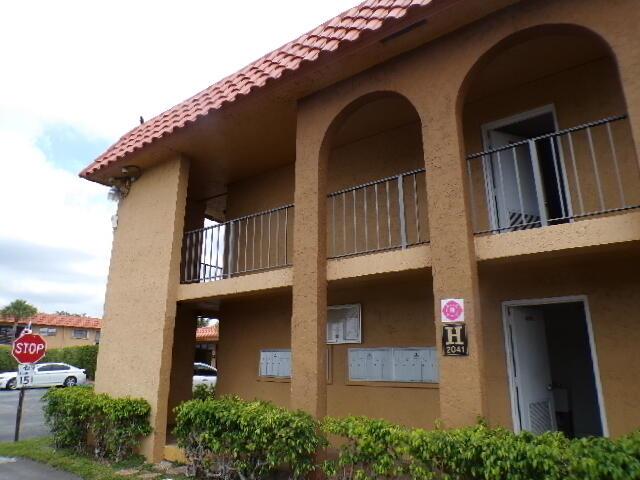 2041 Woolbright Rd #H202