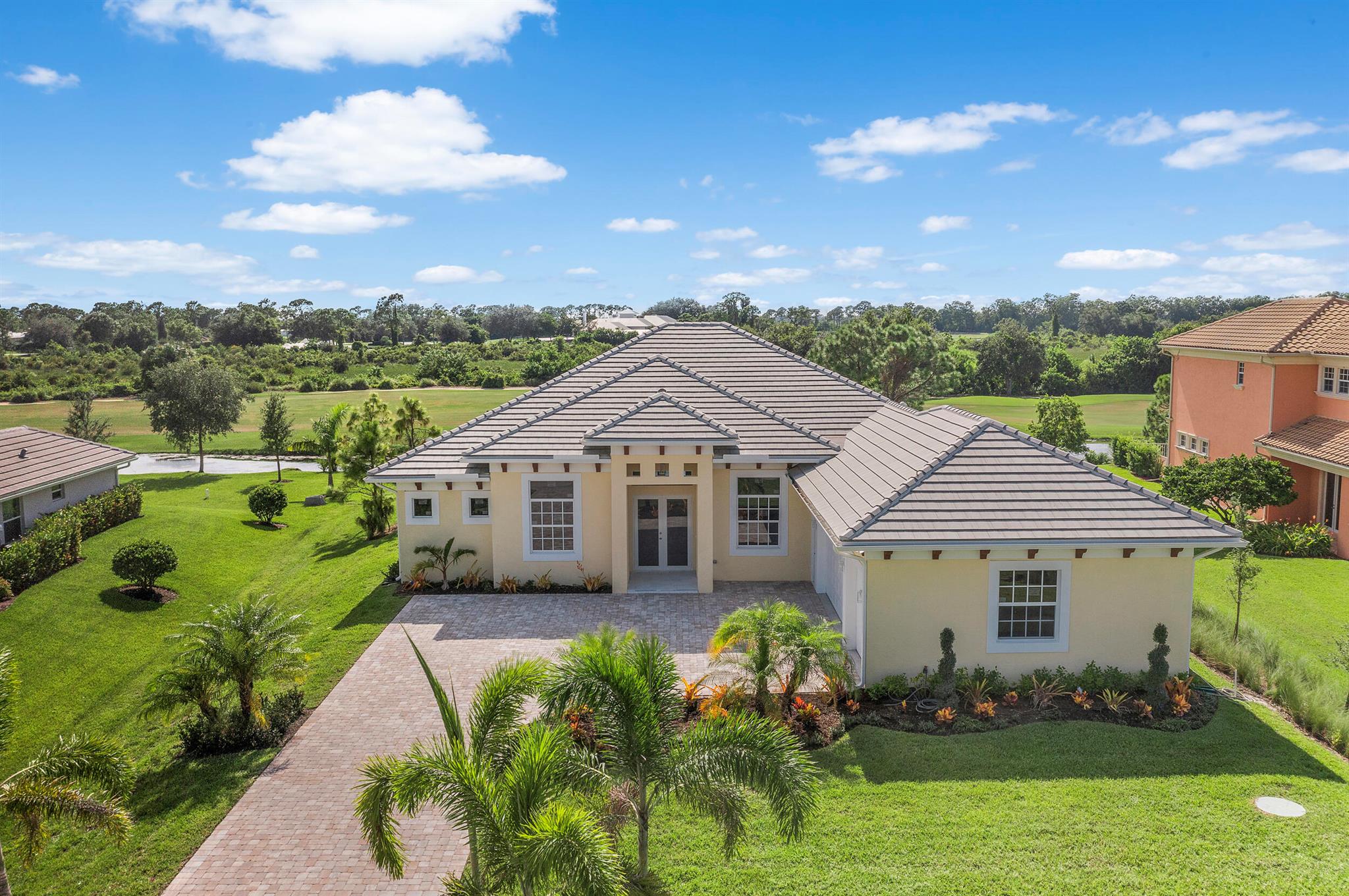 1232 SW Squire Johns Ln