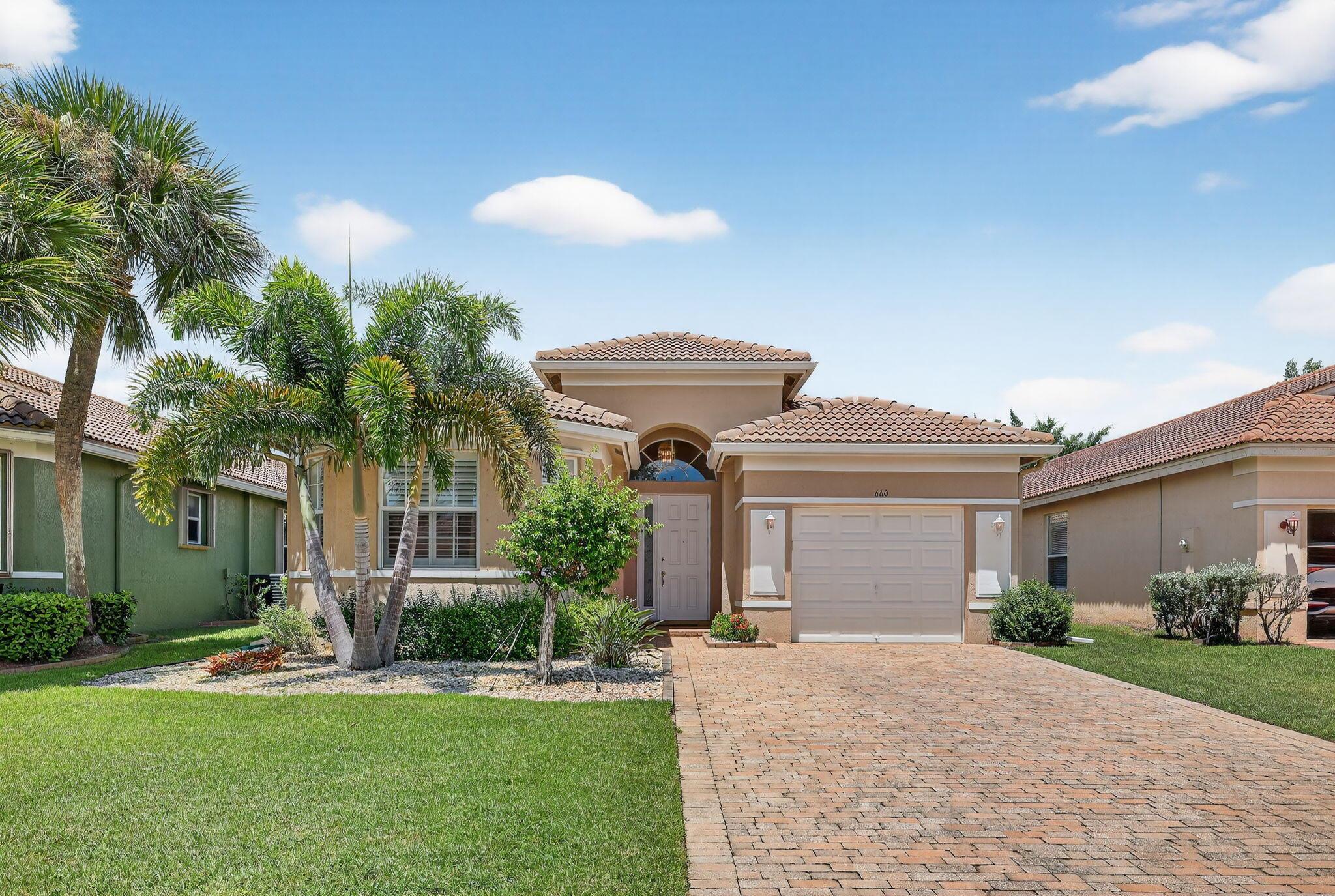 660 NW Stanford Ln