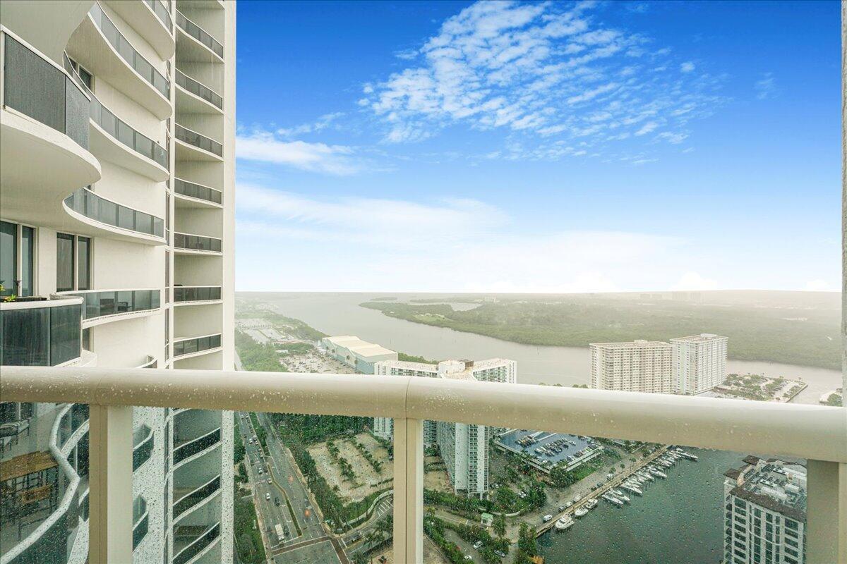 image Tdr Tower Ii Condo22